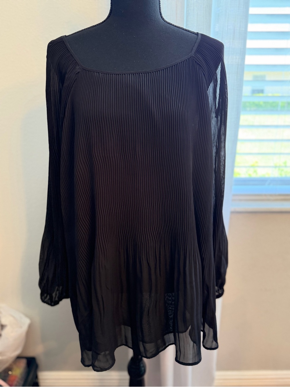 Susan Graver Black Pleated Sheer Long-Sleeve cold shoulder Tunic size 22W